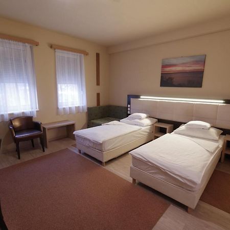 Hotel Vadaszkuert Superior Секешфехервар Экстерьер фото